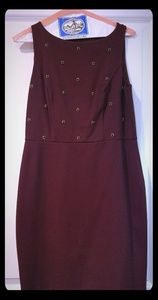 Sleveless knee length dress with top detailing